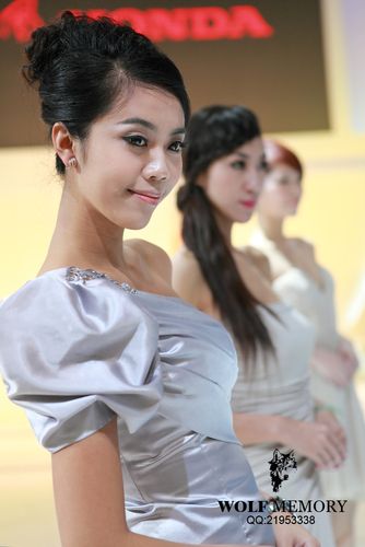 三个女教师撅着屁股小说